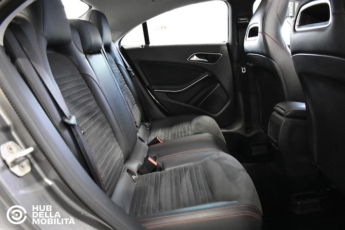 MERCEDES-BENZ CLA 180 d Automatic Premium